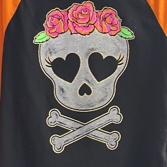 Celebrate Halloween Glitter Skull w/ Cross Bones and Roses Baseball Shirt- 7/8 - Picture 3 of 16